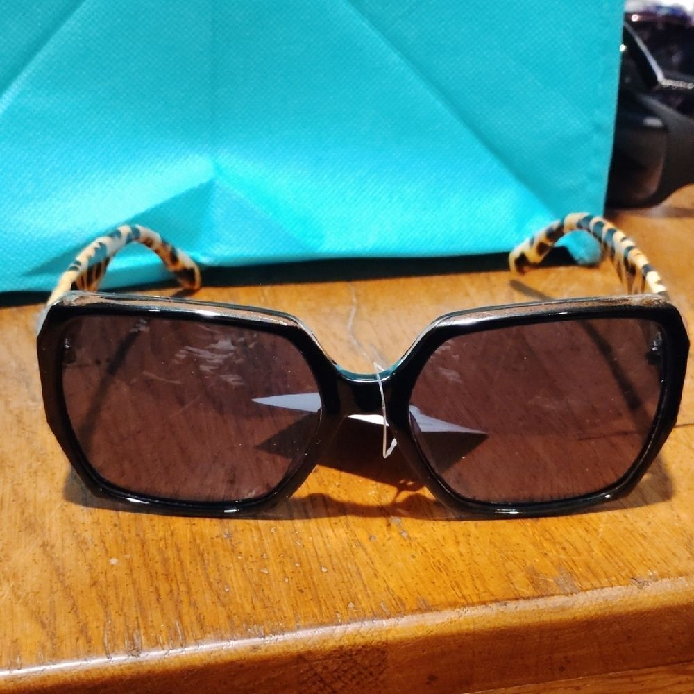 Stylish Black Sunglasses with Animal Print Arms